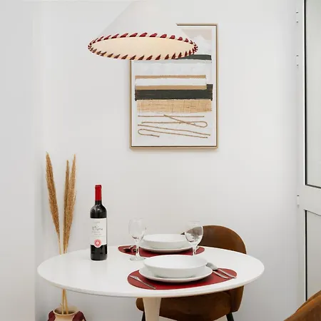 Apartment Rc - Air-conditioned - Beautifully Designed In The Heart Of Lisbon, Bright, Stylish And Exceptionally Located *