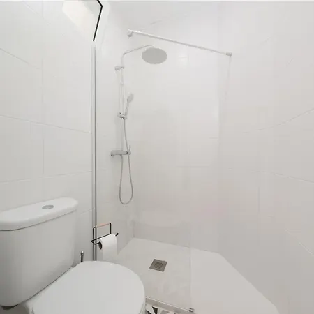 Rc - Air-conditioned - Beautifully Designed In The Heart Of Lisbon, Bright, Stylish And Exceptionally Located Lissabon