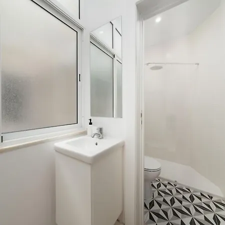 Rc - Air-conditioned - Beautifully Designed In The Heart Of Lisbon, Bright, Stylish And Exceptionally Located * Lissabon