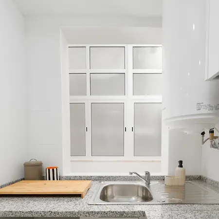 Rc - Air-conditioned - Beautifully Designed In The Heart Of Lisbon, Bright, Stylish And Exceptionally Located * Lissabon